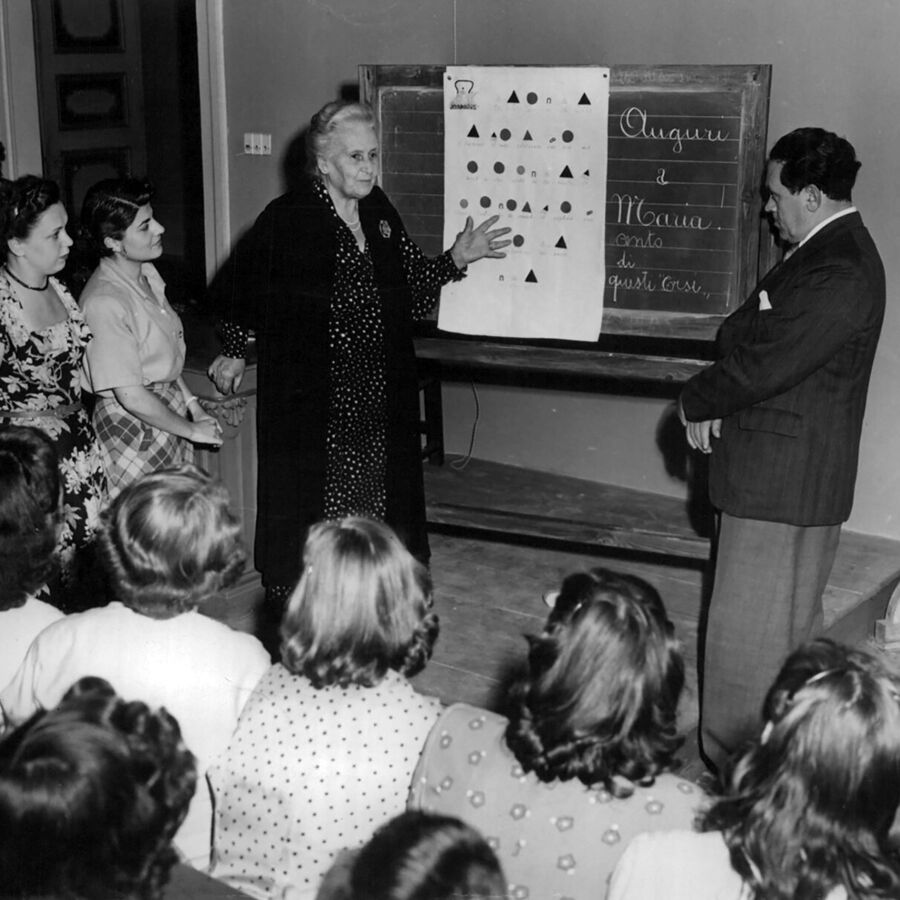 Maria and Mario Montessori, 1950, Perugia, Students