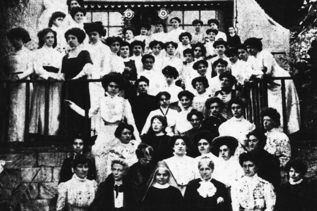 Photograph of students on 1909 course held in Montesca, Italy